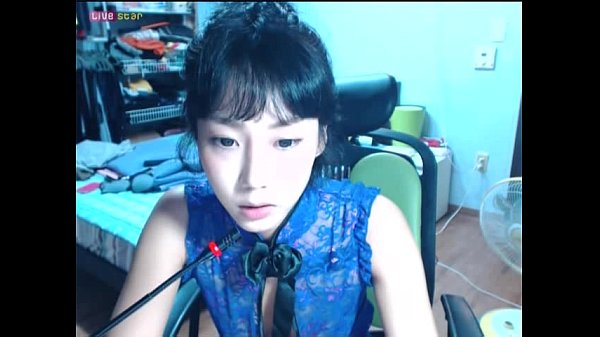 Hot girl đang live streamer thì nứng